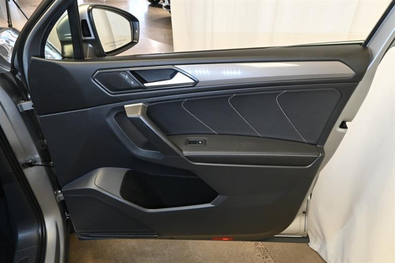 2022 Volkswagen Tiguan - Image 31