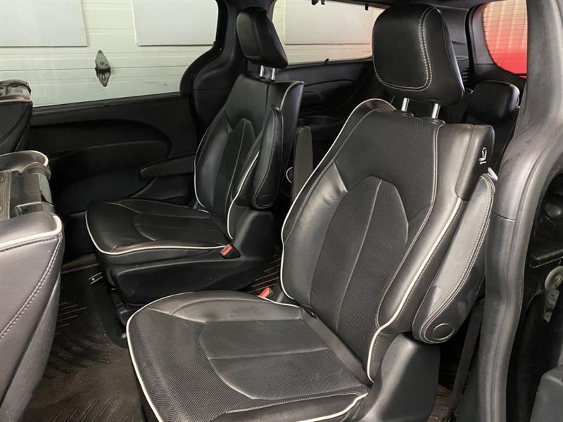 chrysler Pacifica 2020 - 16