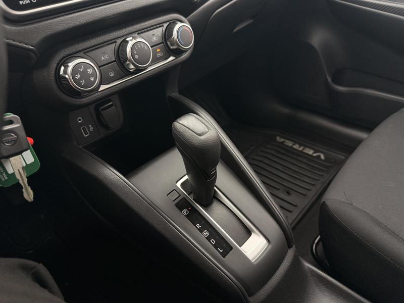 nissan Versa 2022 - 17