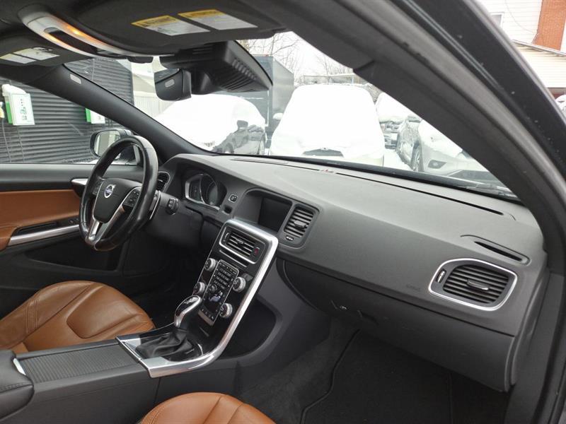 2018 Volvo V60 - Image 10