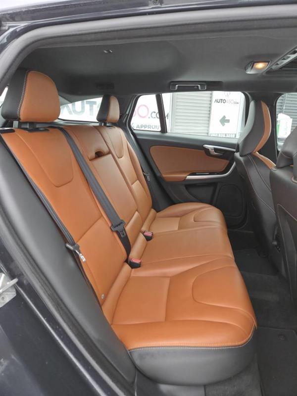 2018 Volvo V60 - Image 12