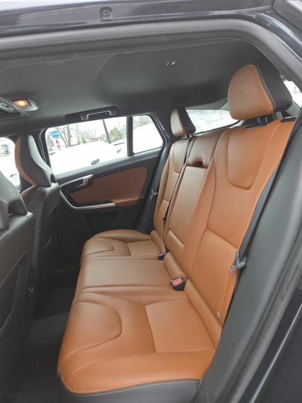 2018 Volvo V60 - Image 13