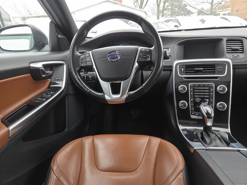 2018 Volvo V60 - Image 14