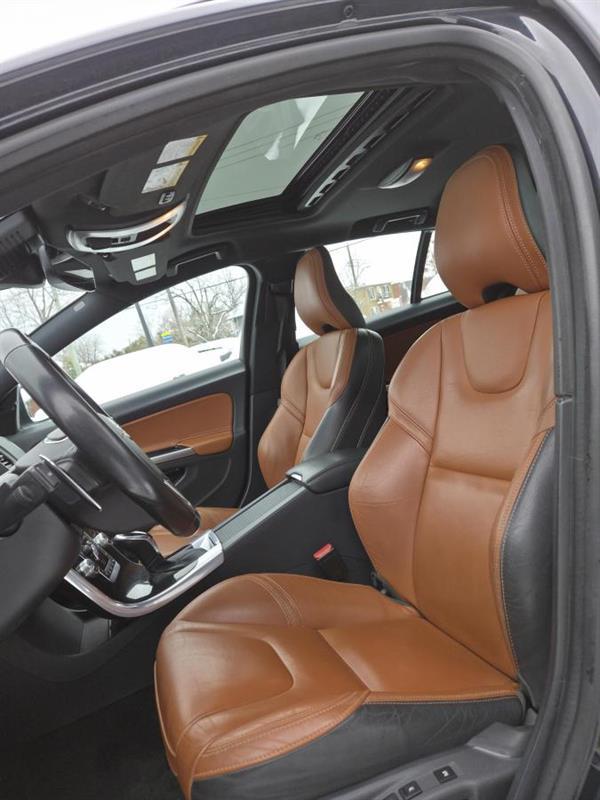 2018 Volvo V60 - Image 16