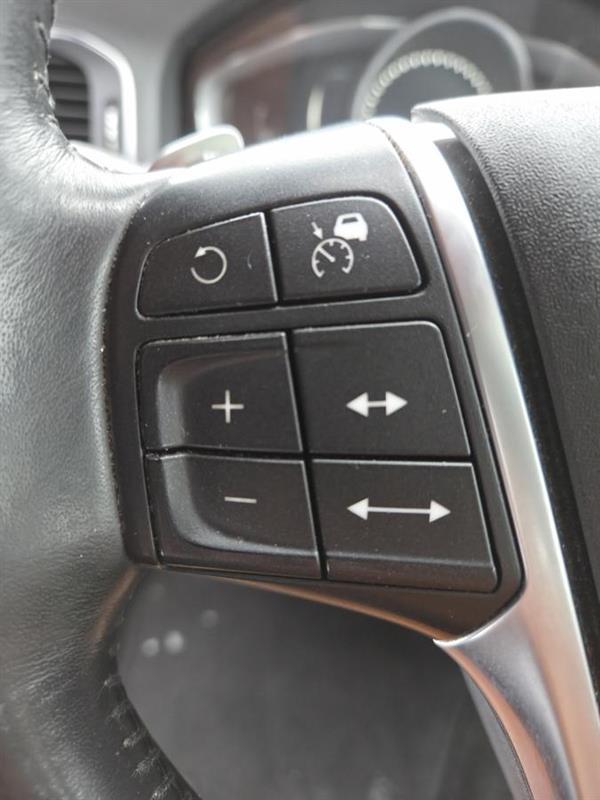 2018 Volvo V60 - Image 17