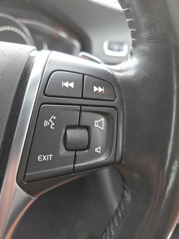 2018 Volvo V60 - Image 18