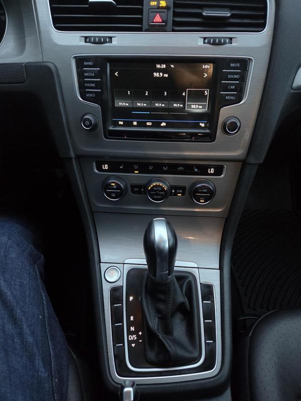 2017 Volkswagen Golf - Image 19