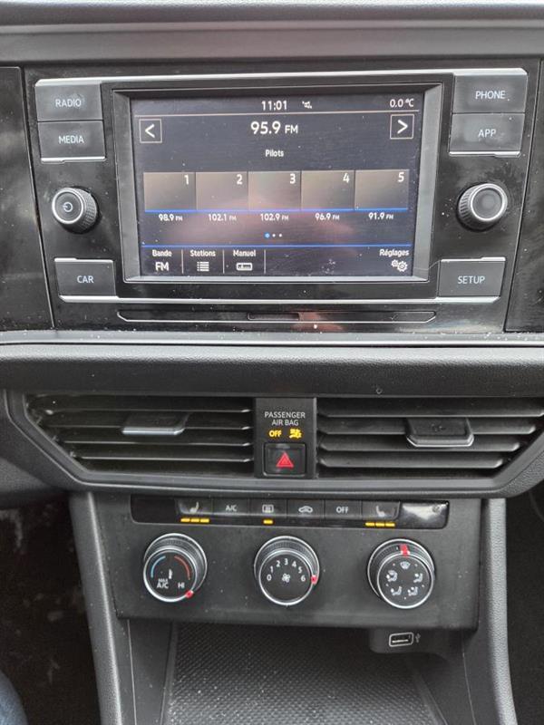 2019 Volkswagen Jetta - Image 21