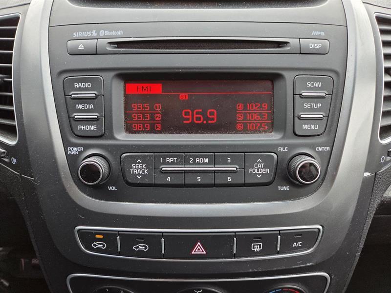 2014 Kia Sorento - Image 22