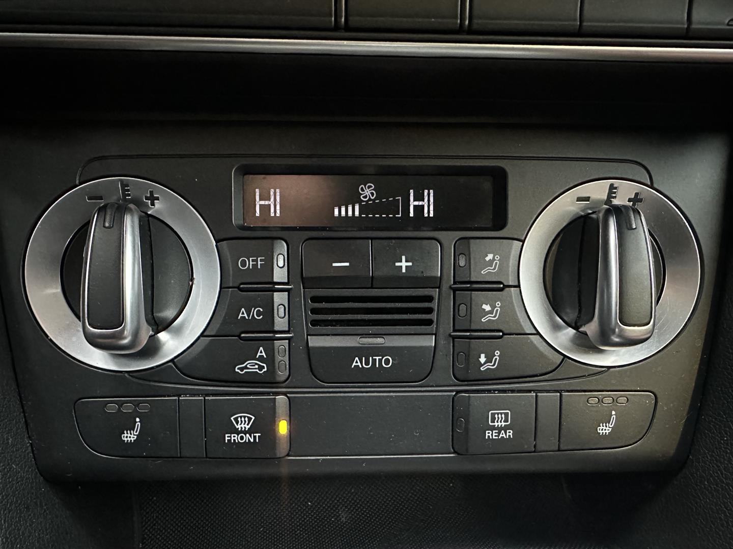 audi Q3 2015 - 24