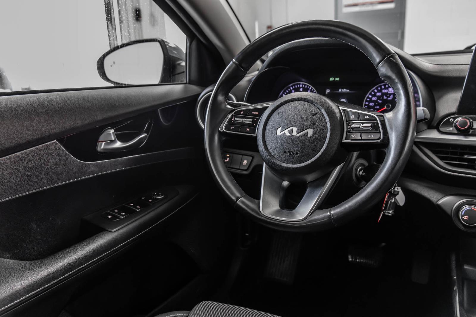 kia Forte 2022 - 35