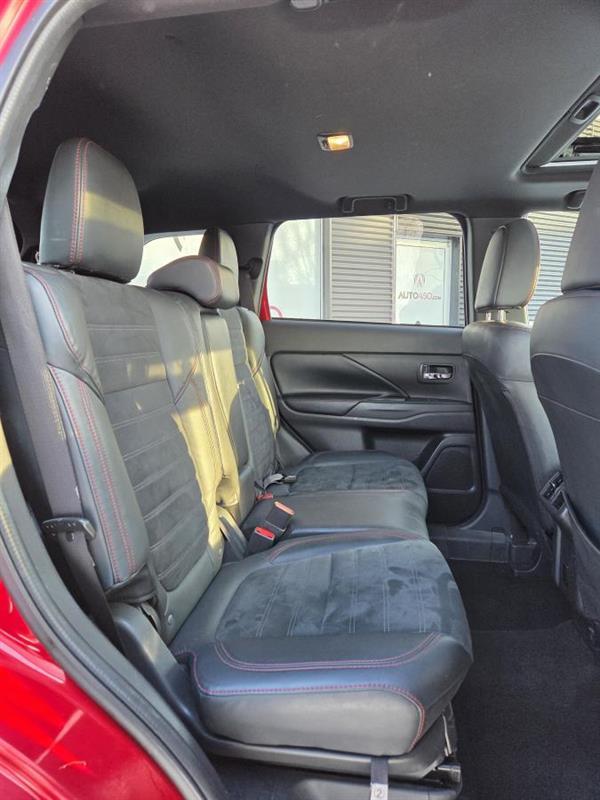 2020 Mitsubishi Outlander - Image 12