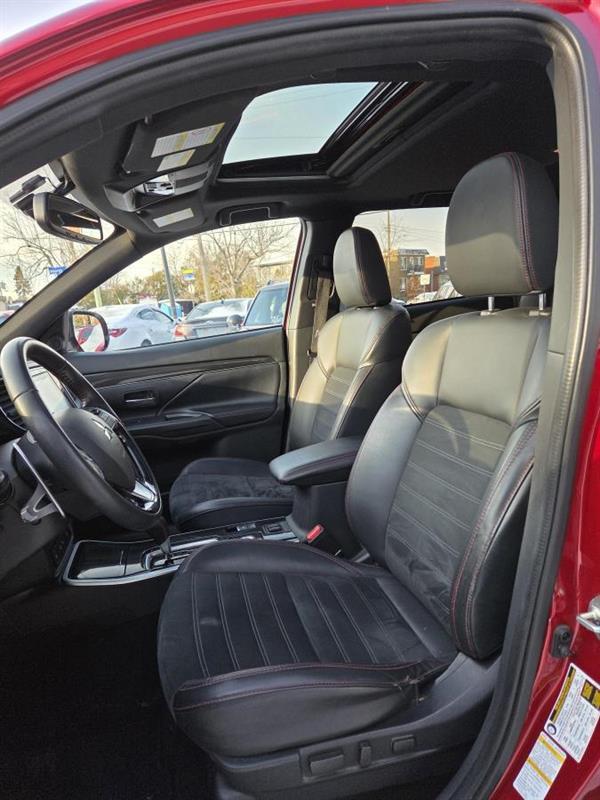 2020 Mitsubishi Outlander - Image 17