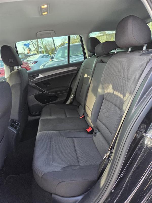 2019 Volkswagen Golf - Image 13