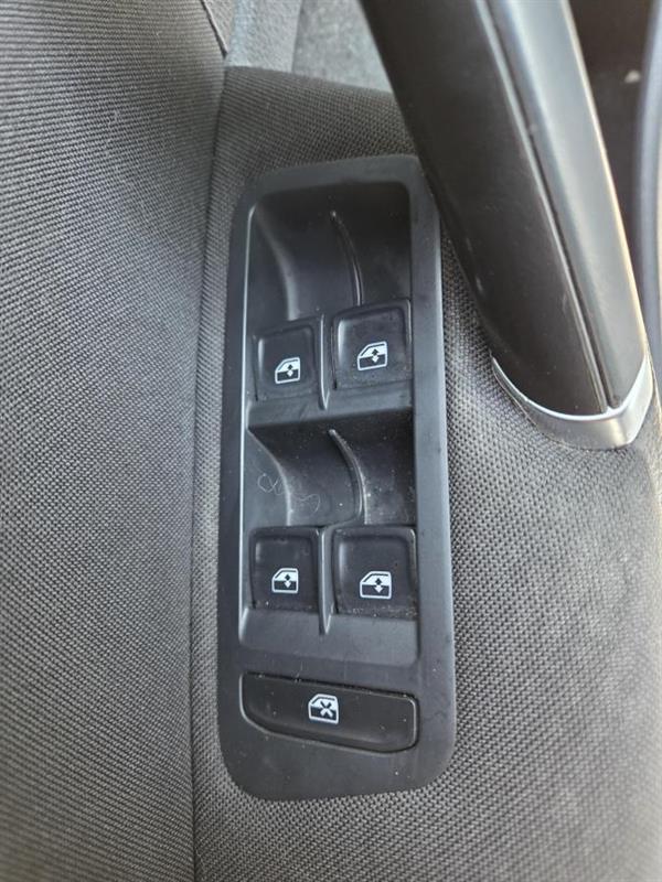 2019 Volkswagen Golf - Image 17