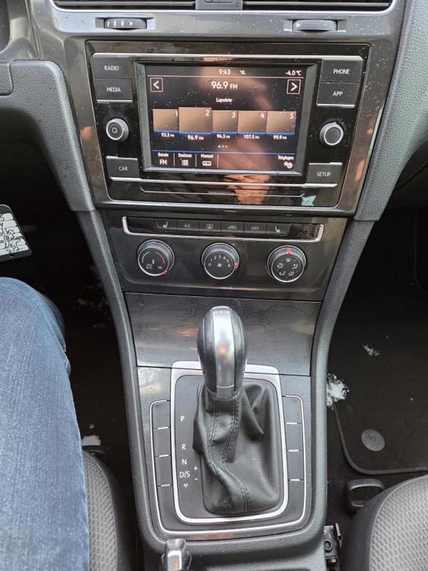 2019 Volkswagen Golf - Image 20