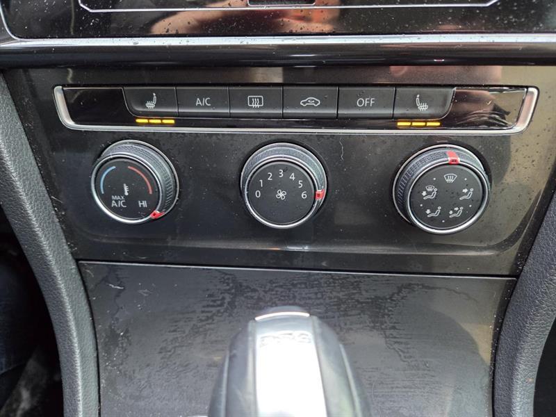 2019 Volkswagen Golf - Image 21