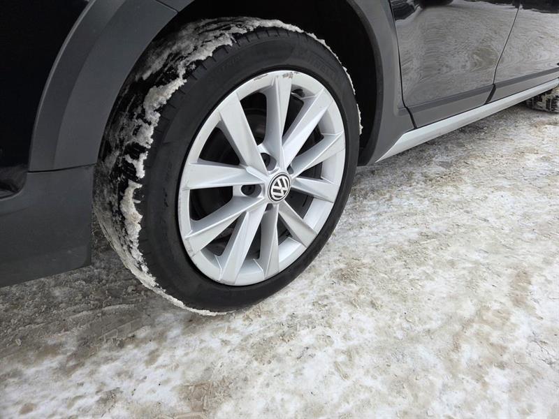 2017 Volkswagen Golf - Image 8