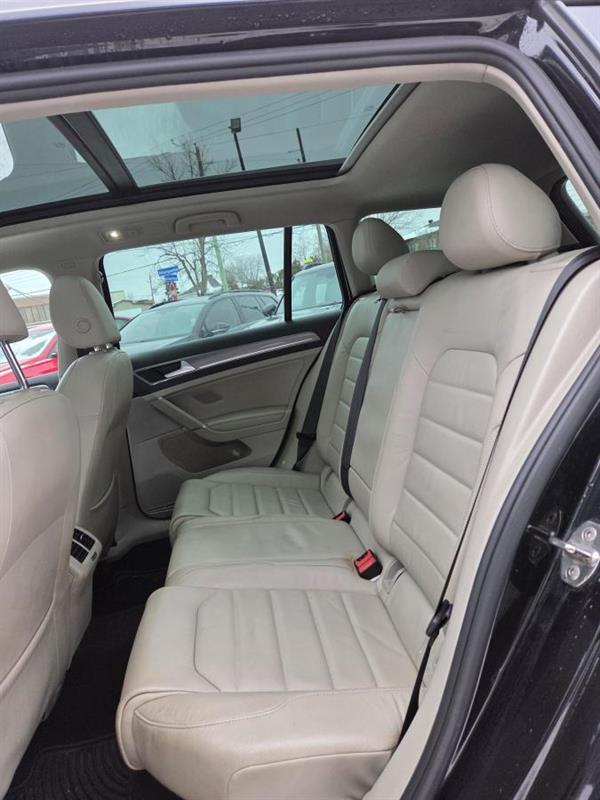 2017 Volkswagen Golf - Image 13