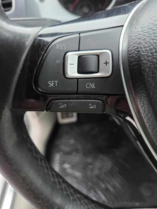 2017 Volkswagen Golf - Image 18