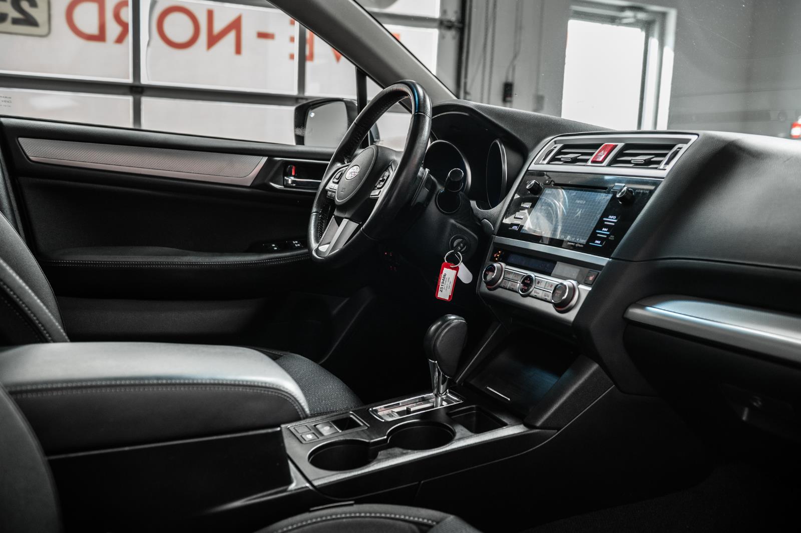 subaru Legacy 2017 - 36