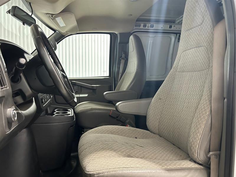 gmc Savana Cargo Van 2023 - 10