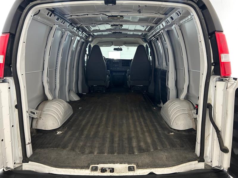 gmc Savana Cargo Van 2023 - 13