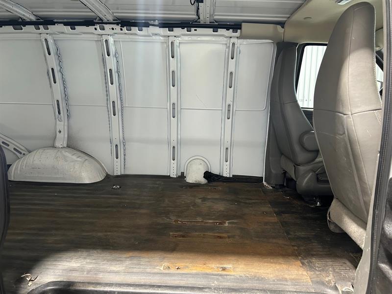 gmc Savana Cargo Van 2023 - 14