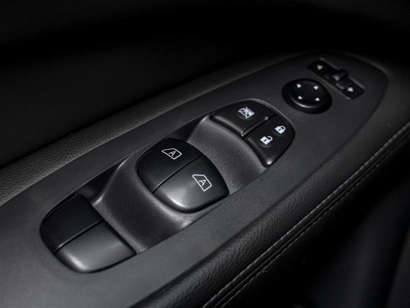 Nissan Pathfinder 25