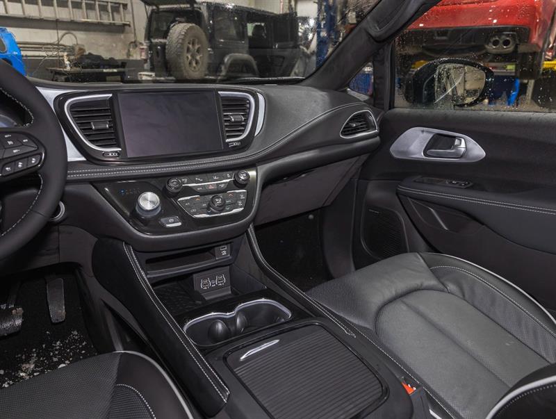 Chrysler Pacifica 20