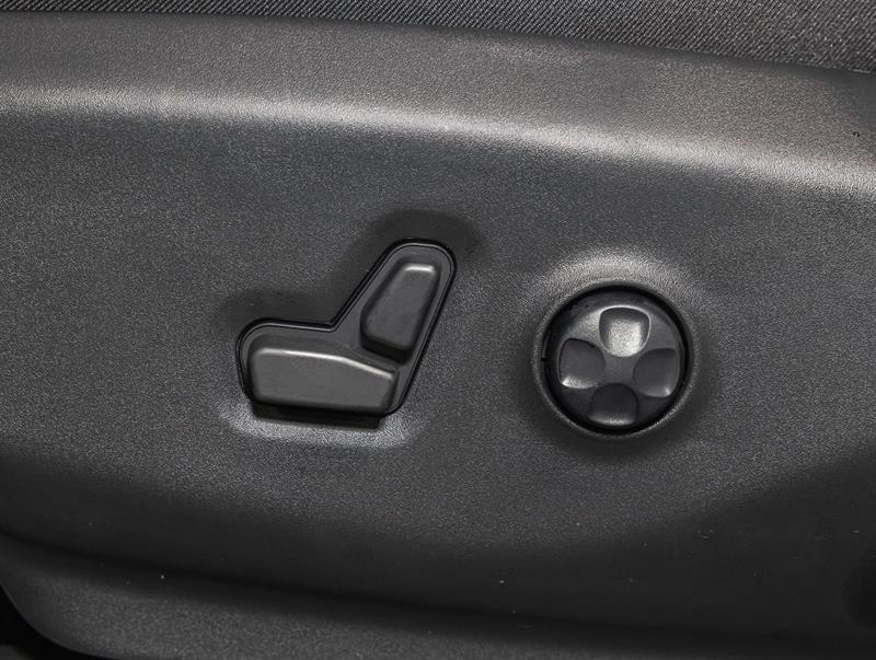 Chrysler Pacifica 24