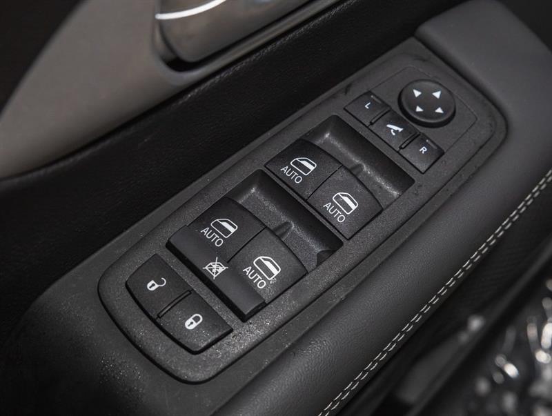 Chrysler Pacifica 25