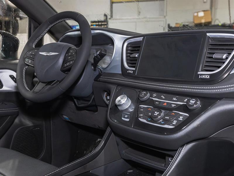 Chrysler Pacifica 29