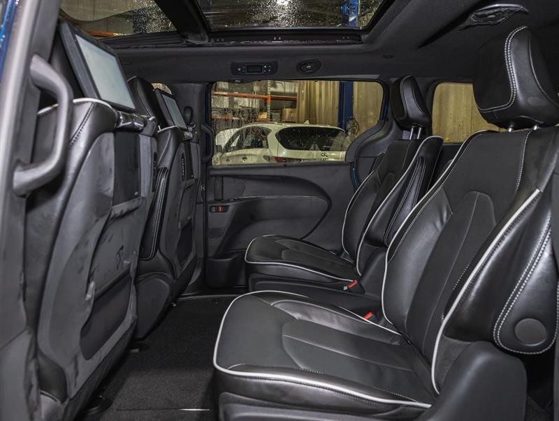 Chrysler Pacifica 30