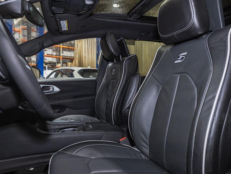 Chrysler Pacifica 11