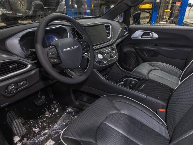 Chrysler Pacifica 15