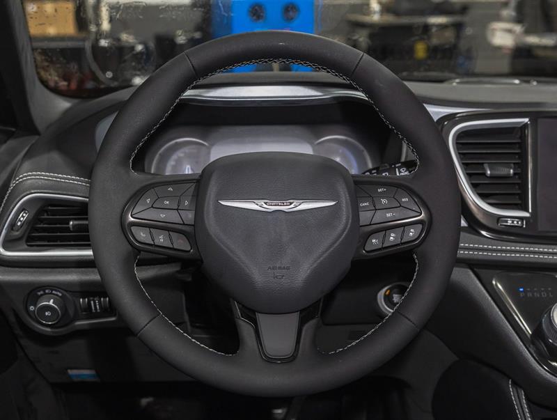 Chrysler Pacifica 16