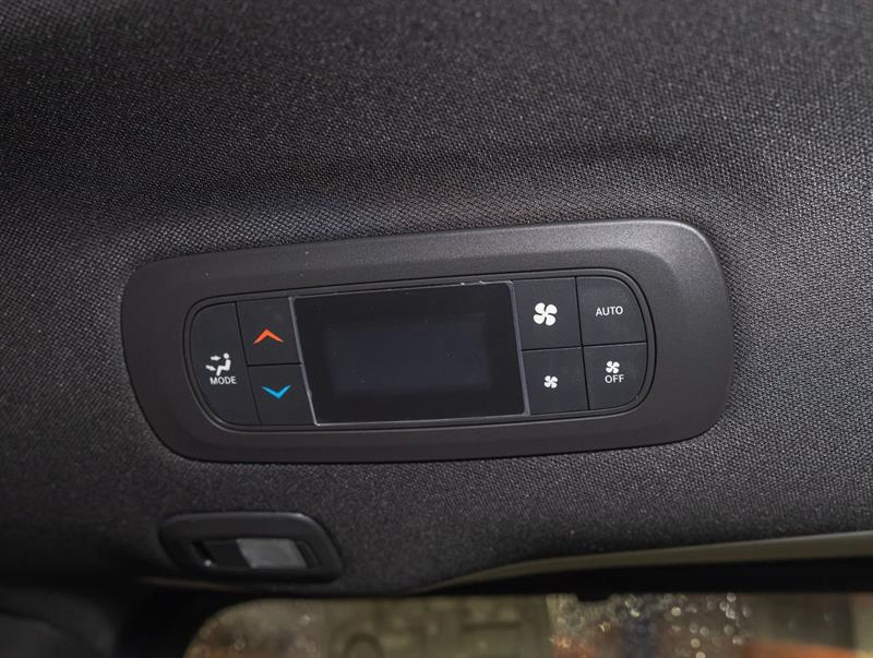 Chrysler Pacifica 31