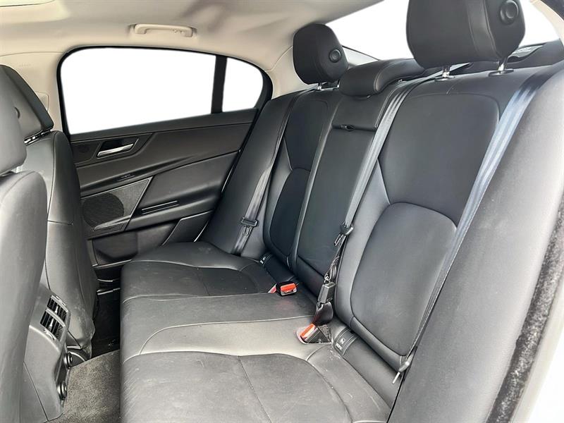 jaguar XE 2018 - 9