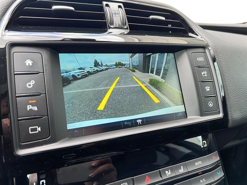 jaguar XE 2018 - 16