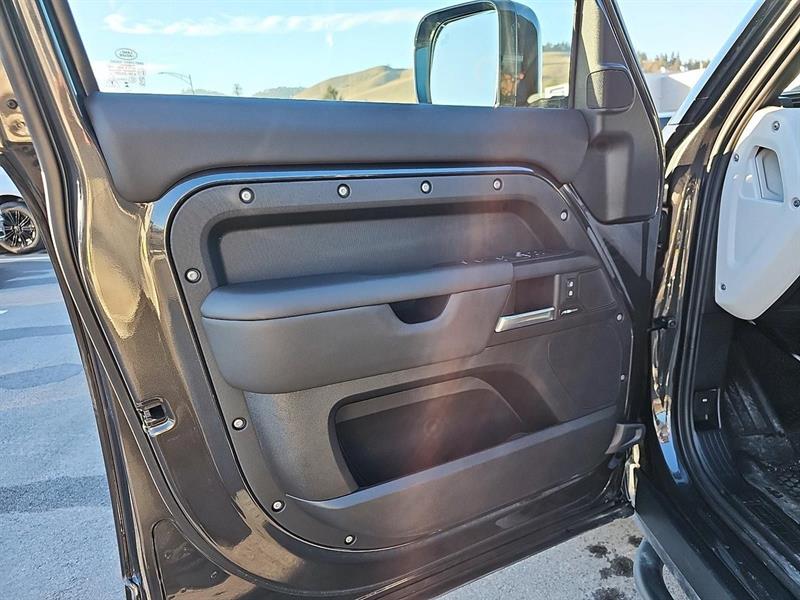 land rover Defender 2025 - 9