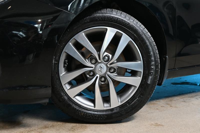 2018 Hyundai Elantra - Image 3