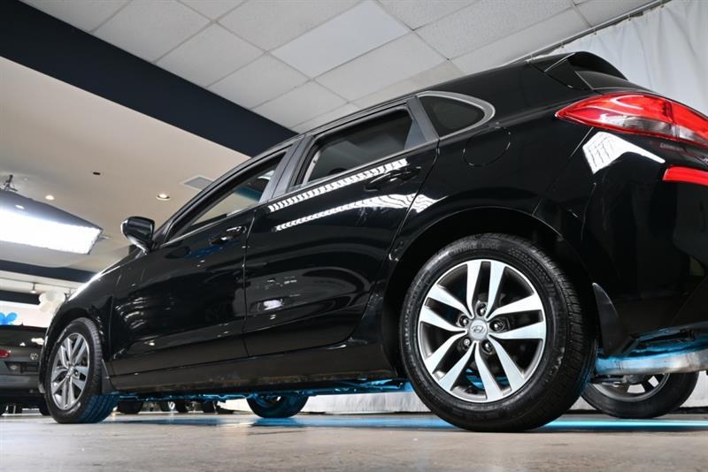 2018 Hyundai Elantra - Image 11