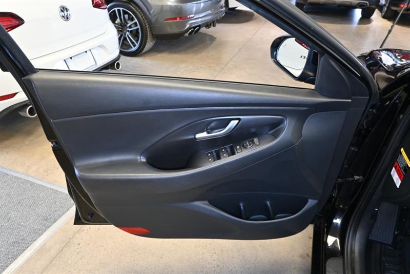 2018 Hyundai Elantra - Image 14