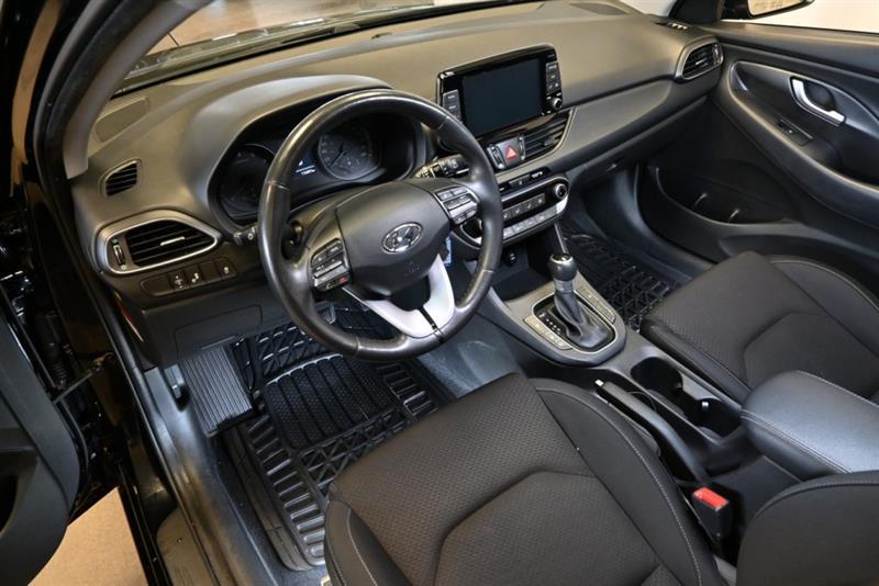 2018 Hyundai Elantra - Image 15