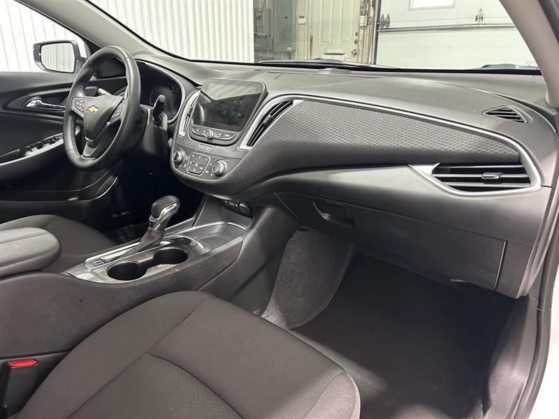 2024 Chevrolet Malibu - Image 20