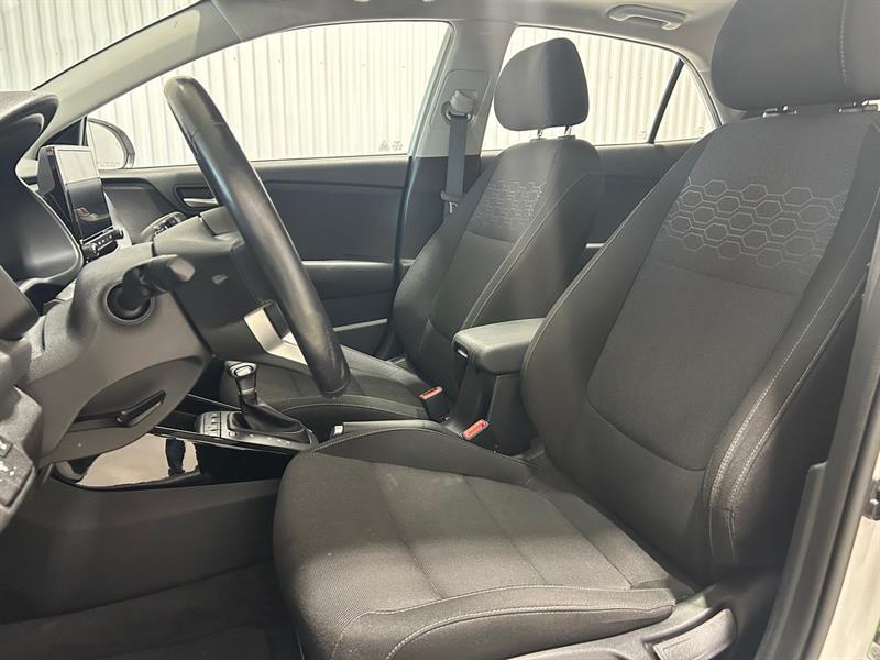 2023 Kia Rio - Image 13