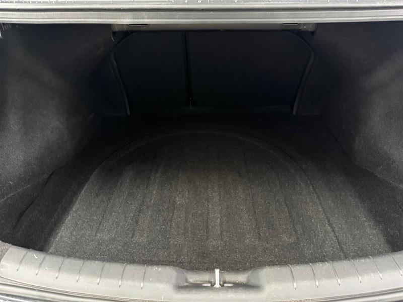 2020 Hyundai Elantra - Image 21