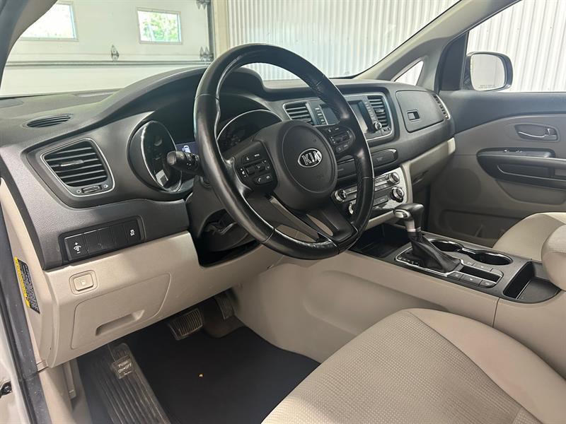 2020 Kia Sedona - Image 14