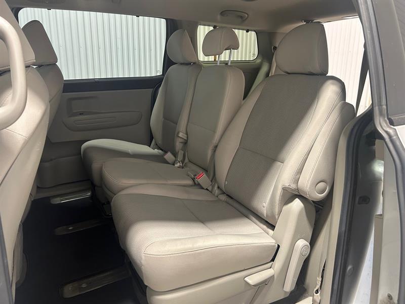 2020 Kia Sedona - Image 16